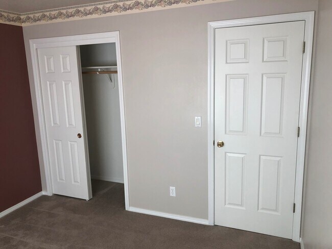 Building Photo - Larger Three Bedroom Home in Keizer