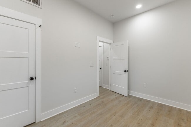 Building Photo - 1124 Garfield St