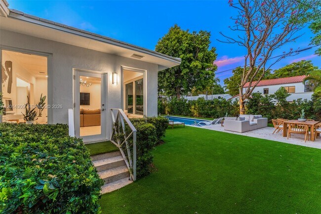 Building Photo - 6145 La Gorce Dr