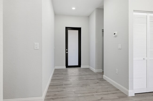 Building Photo - 825 Carbon St E