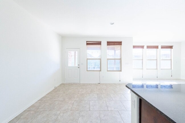 Building Photo - 4 Bedroom 2 Bathroom Ready to rent April 1st, 2026