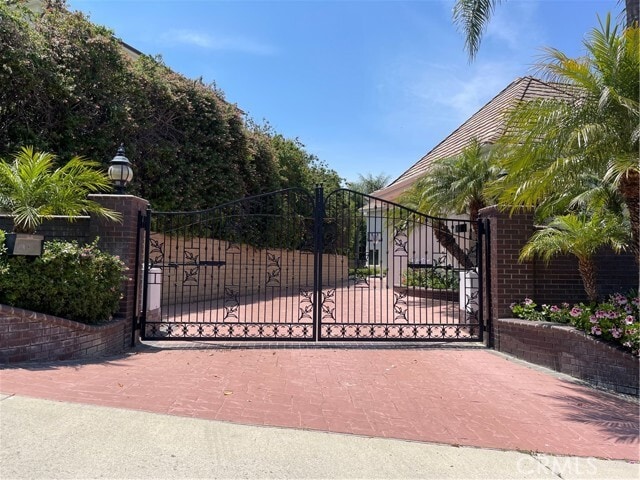 Primary Photo - 2836 N Kingsgate Dr