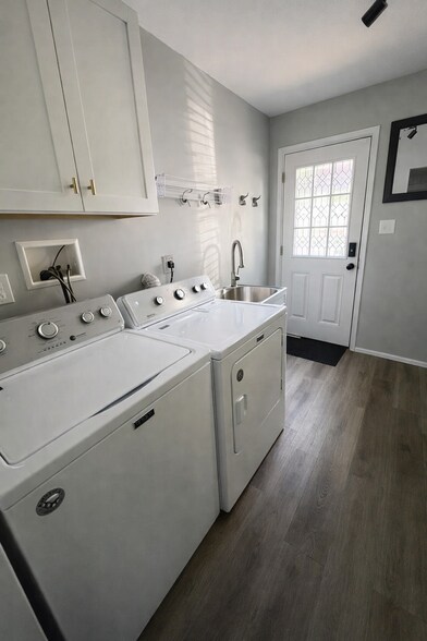 Building Photo - 421 N Ohio St