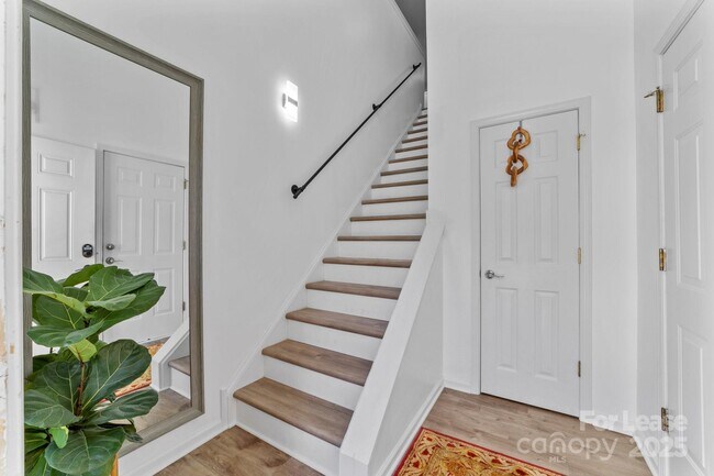 Building Photo - 18823 Cloverstone Cir