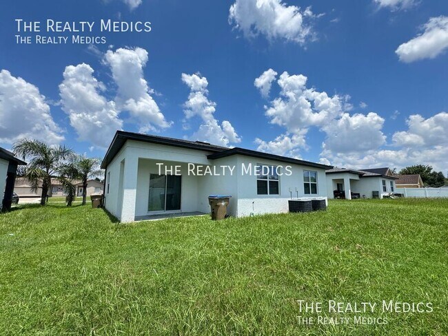Building Photo - 211 Bedford Dr