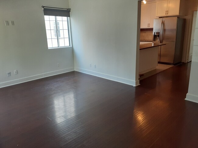 Building Photo - 1109 S Rimpau Blvd
