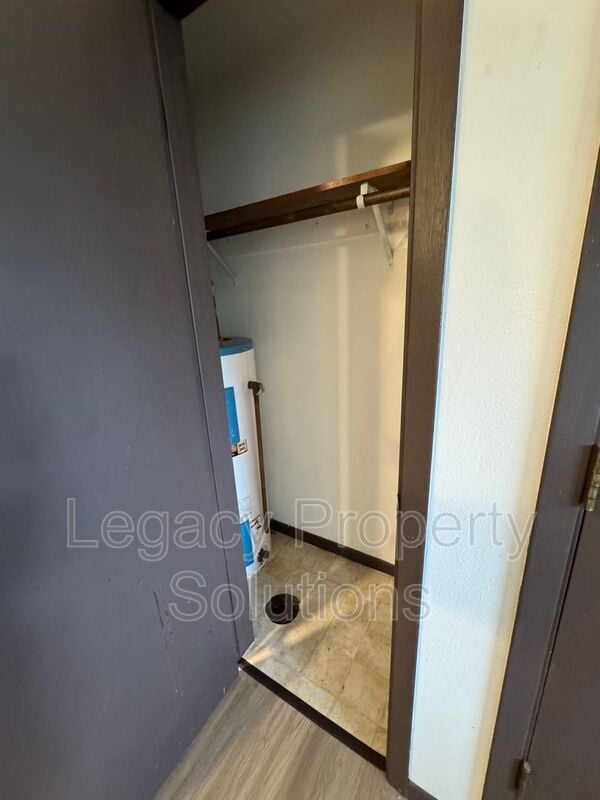 Building Photo - 206 1st St