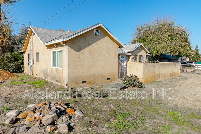 Building Photo - 7937 Endow Rd S