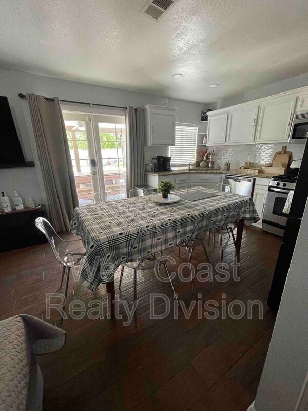 Building Photo - 15425 Brasa Ln