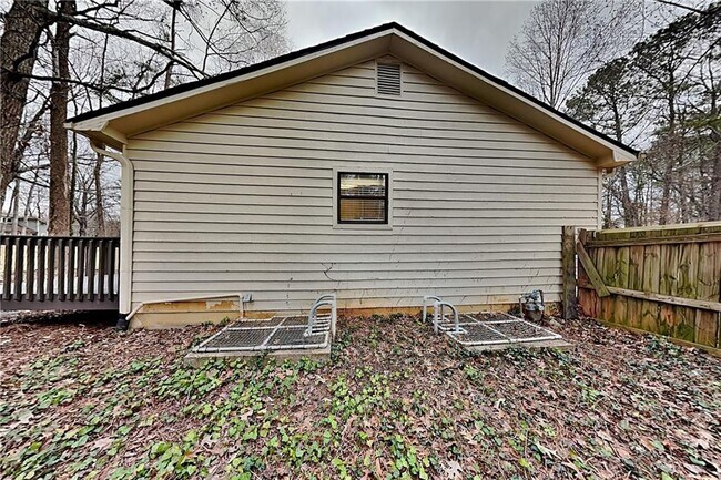 Building Photo - 647 Sunshine Trce NW