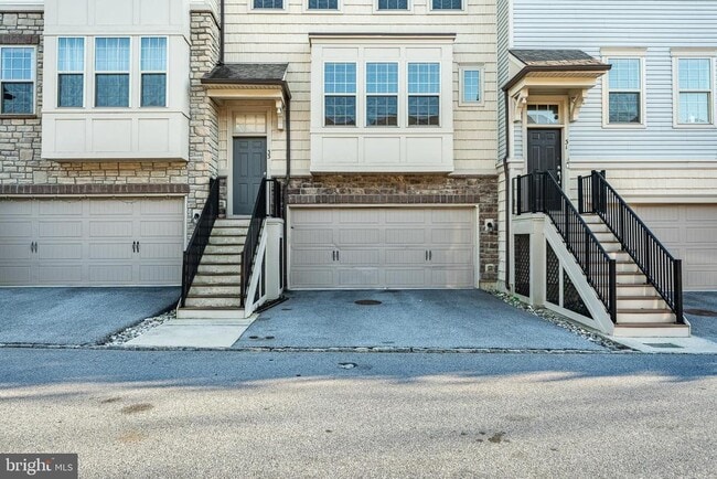 Building Photo - 33 Addison Ln