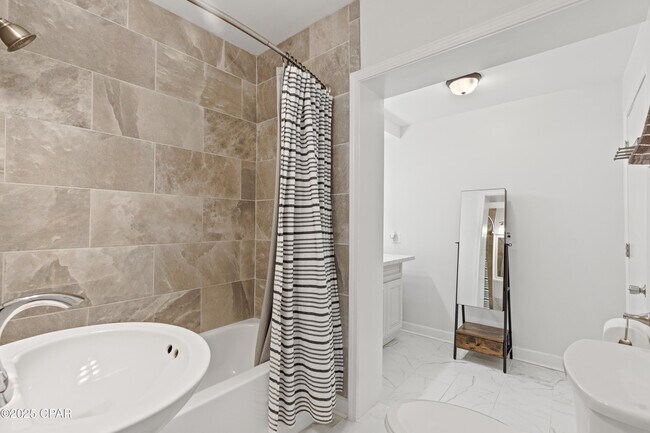 Building Photo - 1914 Clay Ave