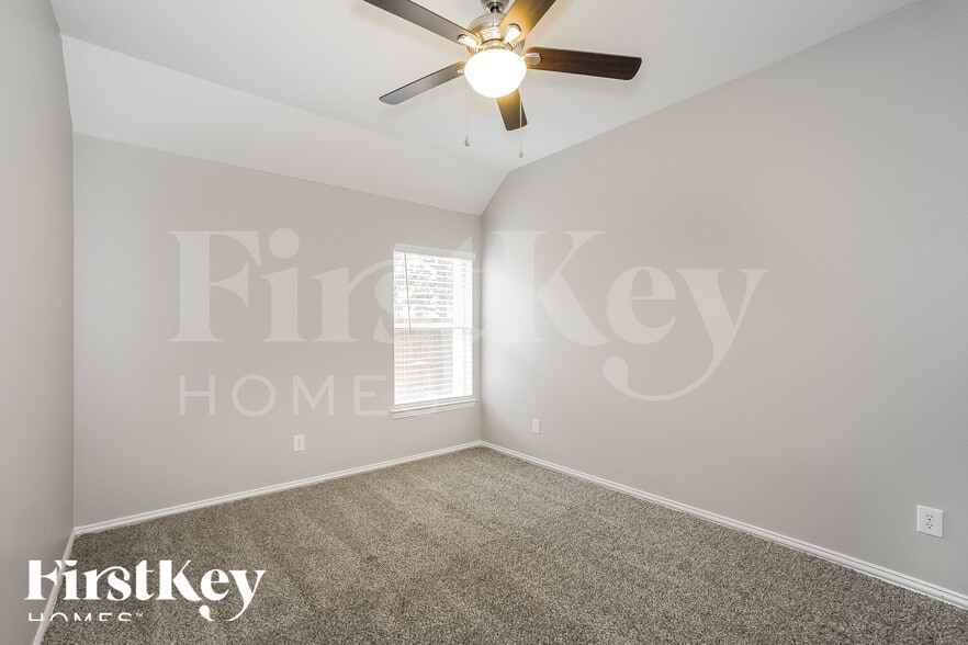 Building Photo - 16042 Belleshire Ln