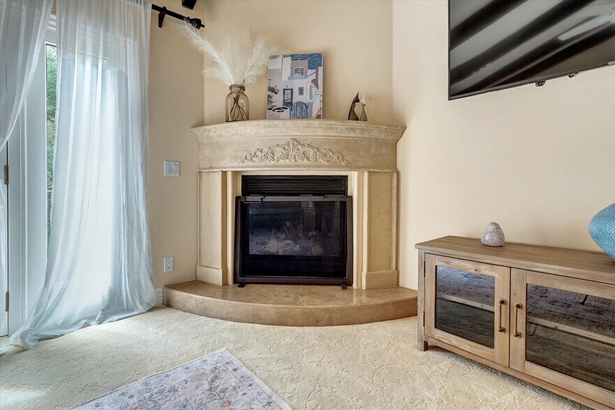 Building Photo - 4751 Topeka Dr