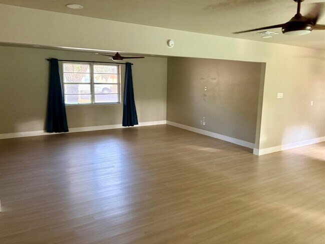 Building Photo - 11401 Indianhead Dr