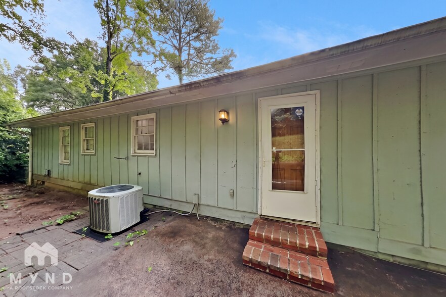 Building Photo - 2570 Rolling View Dr