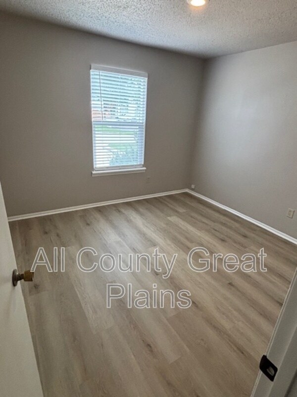 Building Photo - 609 S Lakehurst Dr