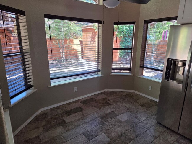 Building Photo - Move-In Ready! Bright & Airy 3-Bedroom Hom...