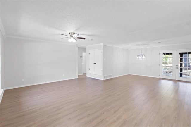 Building Photo - 2423 Jewell Dr