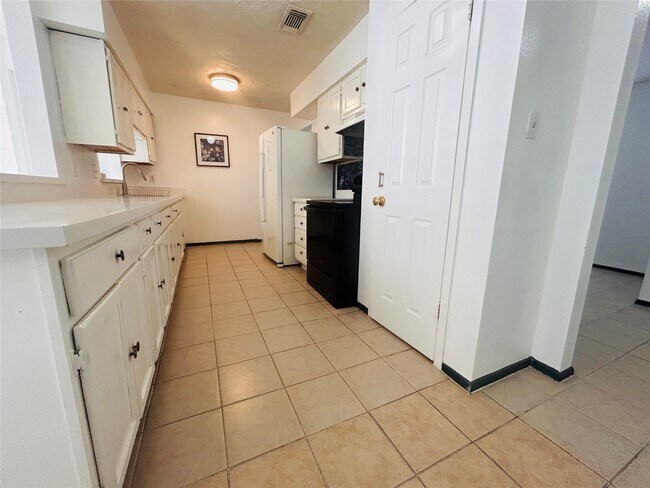 Building Photo - 10502 Long River Dr