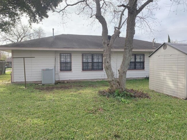 Building Photo - 4310 Boynton Dr