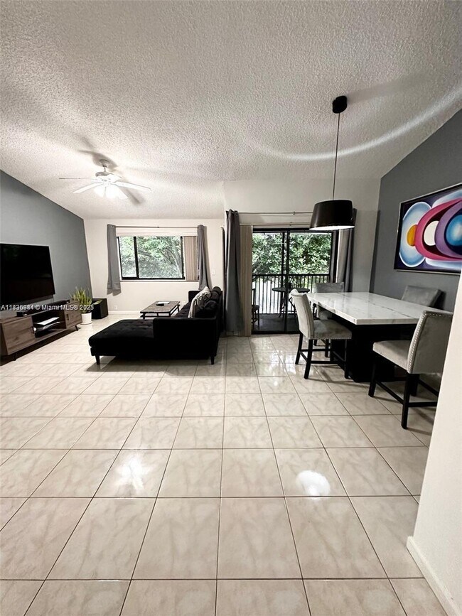 Building Photo - 8082 NW 15th Manor