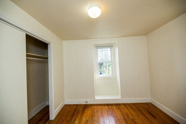 Building Photo - 2026/2027 JHU Off-Campus 5bd/3ba Charles Village w/ W/D & parking!.. Available 6/9/26