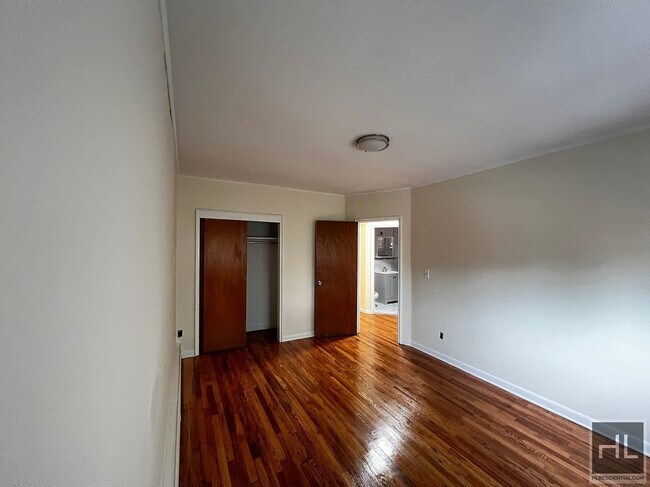 Building Photo - AMUNDSON AVENUE