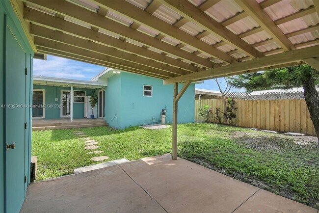 Building Photo - 320 NW 51st Ct