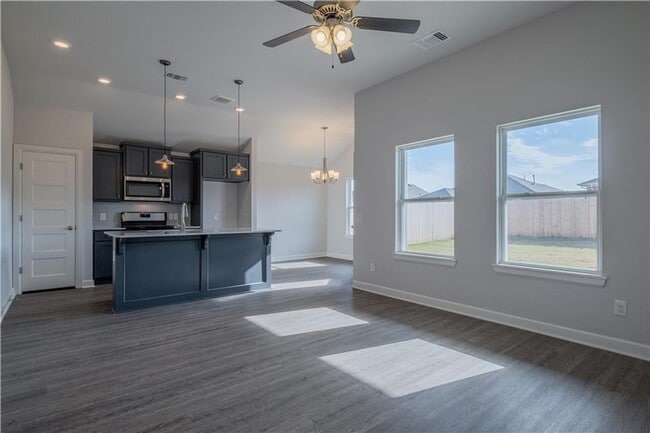Building Photo - Three bed home in Deer Creek schools