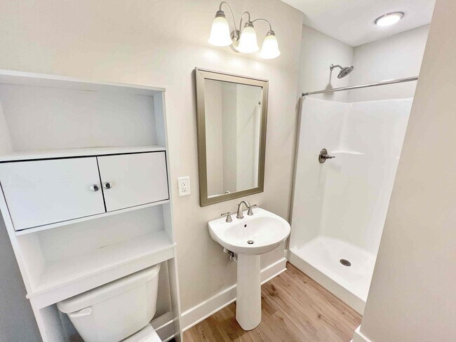 Building Photo - Completely Renovated 3 BR/3 BA Ranch with ...