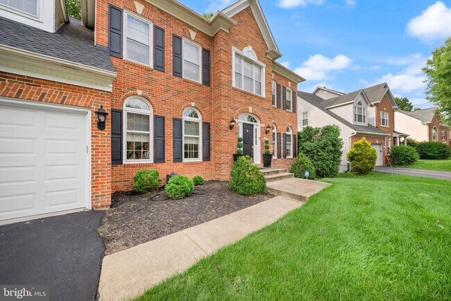 Building Photo - 5667 Lonesome Dove Ct