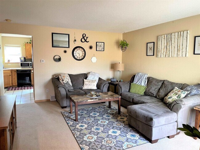 Building Photo - 1933 Northwestern Ave