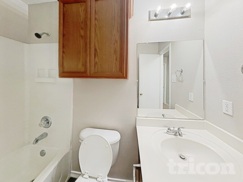 Building Photo - 326 Bob White Dr