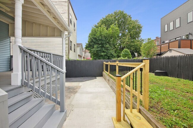 Building Photo - 259 Pine St