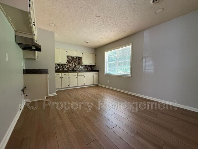 Building Photo - 4200 Clydesdale Dr