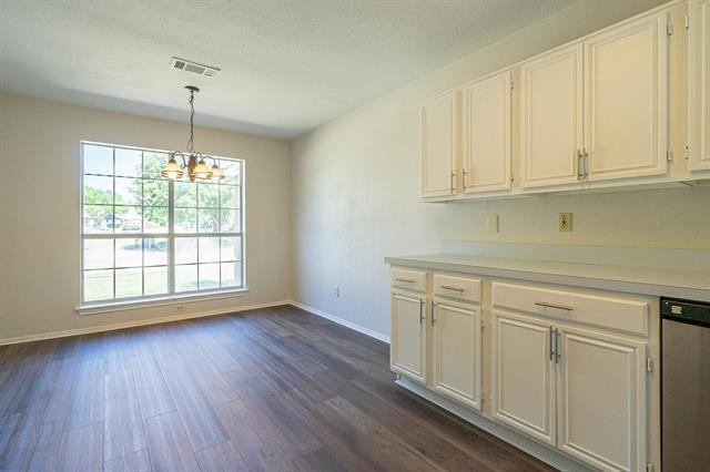 Building Photo - 2507 Meadowview Dr