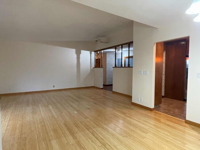 Building Photo - 3 bedroom 3 bath plus a large room downstairs in Lake Wildwood, Penn Valley, CA