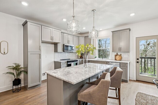 Building Photo - 2111 Chadwell Retreat Dr