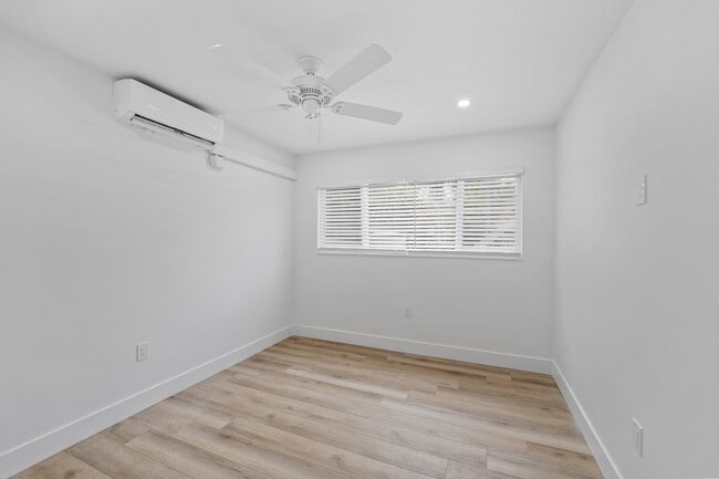 Building Photo - 1279 Beach Rd
