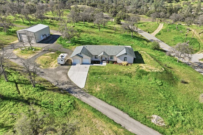 Building Photo - 30535 Rd 400