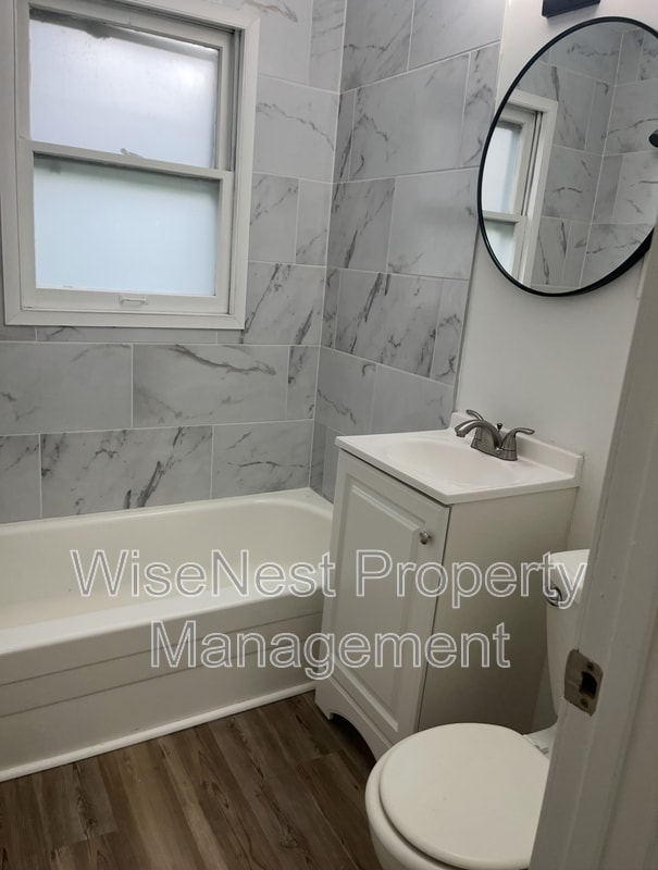 Building Photo - 805 W 39 St N