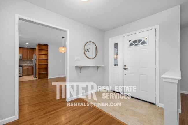 Building Photo - 4801 Papaya Dr
