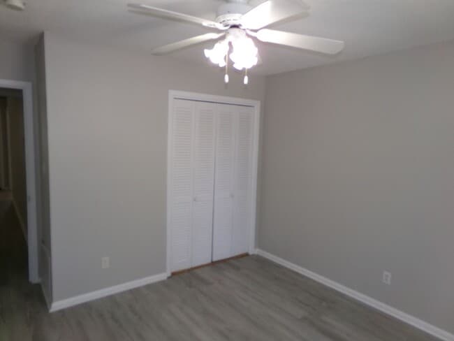 Building Photo - Salem Square Apartments