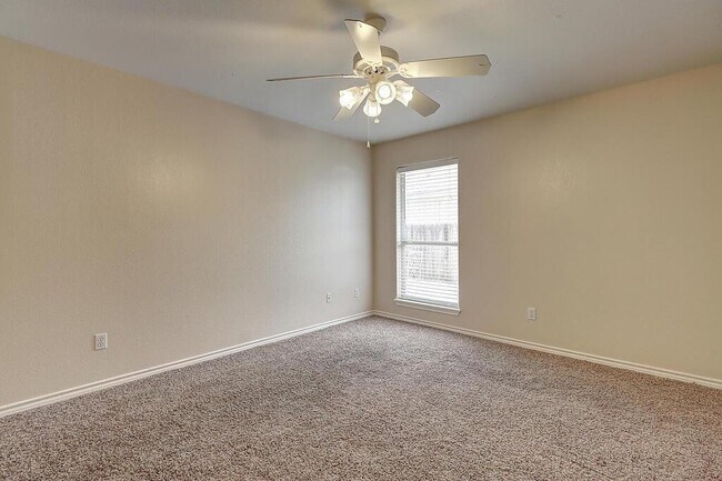 Building Photo - 14905 Dasmarinas Dr
