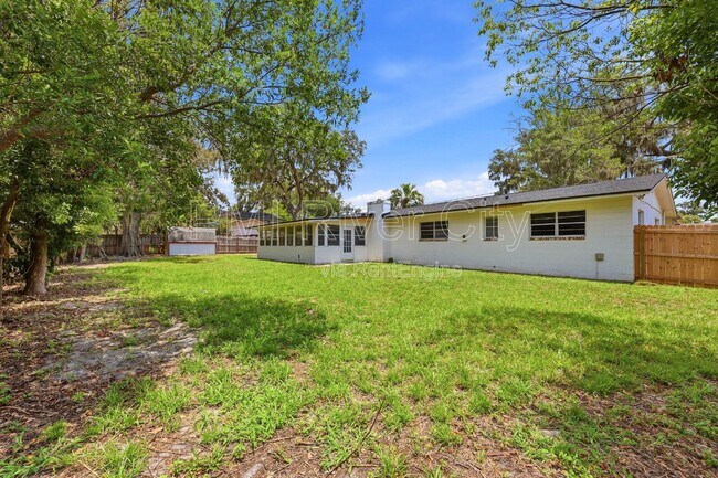 Building Photo - 2860 Cedarcrest Dr