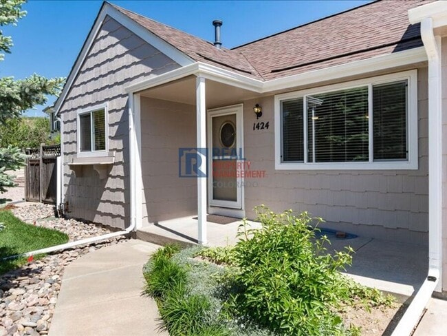 Building Photo - 1424 S Sierra Dr