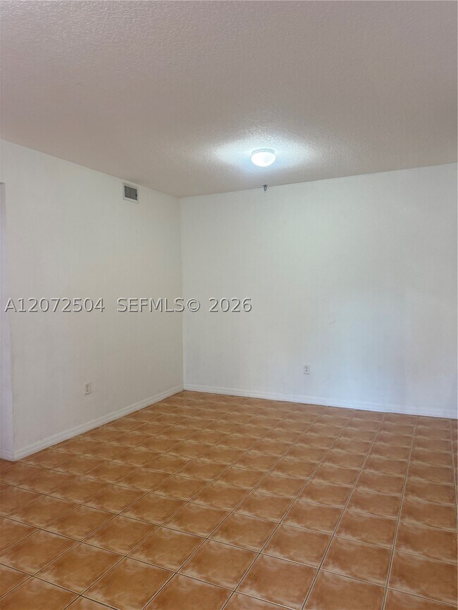Building Photo - 700 SW 106th Ave