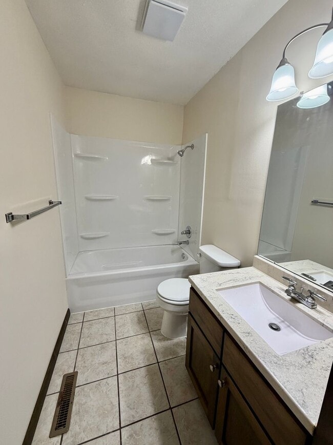 Building Photo - Indian Hills Duplex