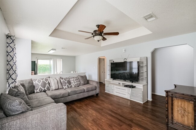 Building Photo - 16530 Peyton Ridge Cir